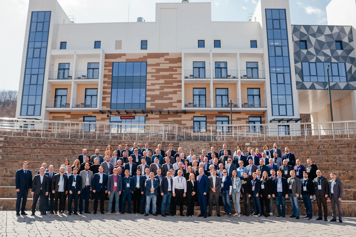 Участники программы "Школа мэров". Обложка © Высшая школа государственного управления