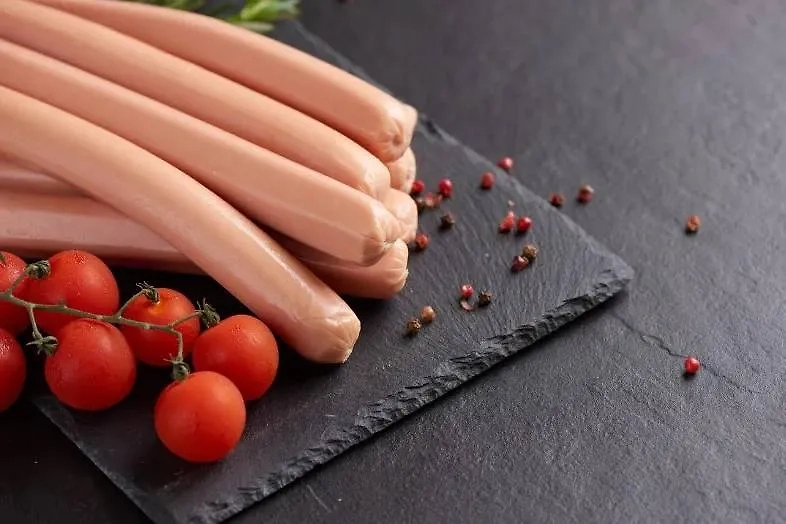 Россельхознадзор обнаружил в колбасной продукции опасный препарат метронидазол. Обложка © Freepik / jcomp