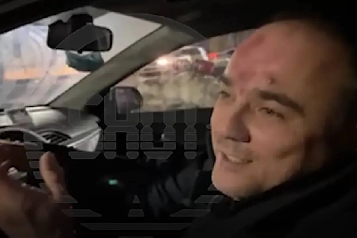 Таксист Николай выехал в ночь, чтобы бесплатно отвезти близких пострадавших от теракта в "Крокусе". Видео © SHOT