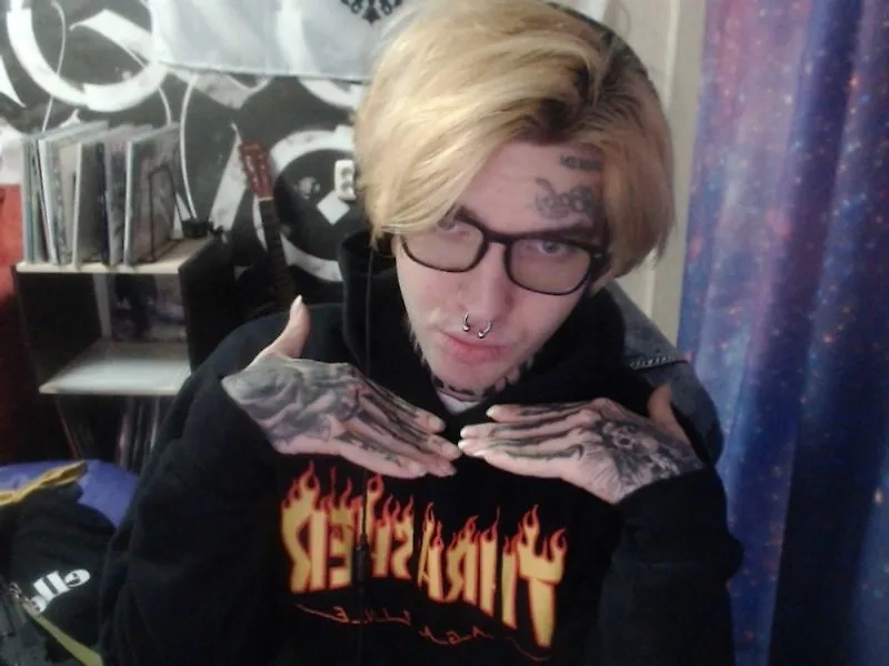 Блогер Евгений Егоров. Обложка © VK / НЕФОРМАЛ