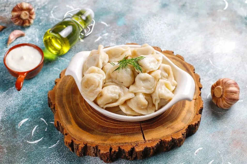 При выборе пельменей нужно внимательно читать их состав. Обложка © Freepik / azerbaijan-stockers