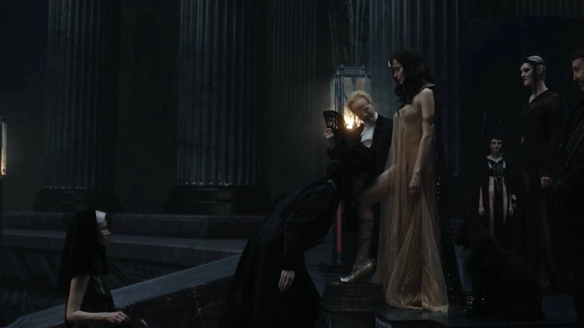 Почему Маргарита полюбила Мастера и была в свите Воланда?  Кадр из фильма © "Мастер и Маргарита", режиссёр Михаил Локшин, сценаристы Роман Кантор, Михаил Локшин, Михаил Булгаков / Kinopoisk.ru