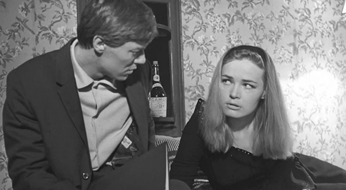 Конечно, кино СССР не могло обойти вниманием глобальный тренд на femme fatale. Фото © Кадр из фильма «Два билета на дневной сеанс», режиссёр Герберт Раппопорт, сценаристы Борис Чирсков, Евгений Худяков / Kinopoisk