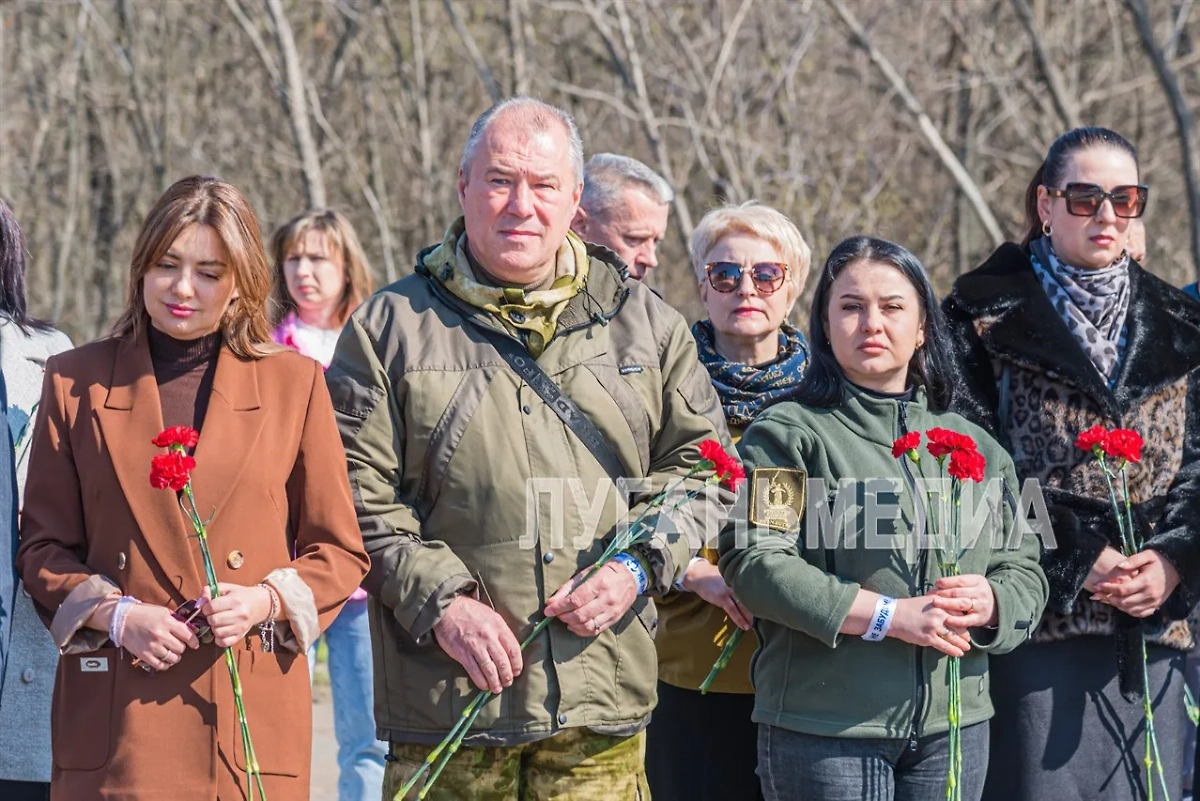 Митинг-реквием в память жертв украинской агрессии. Фото © Telegram / Луганьмедиа