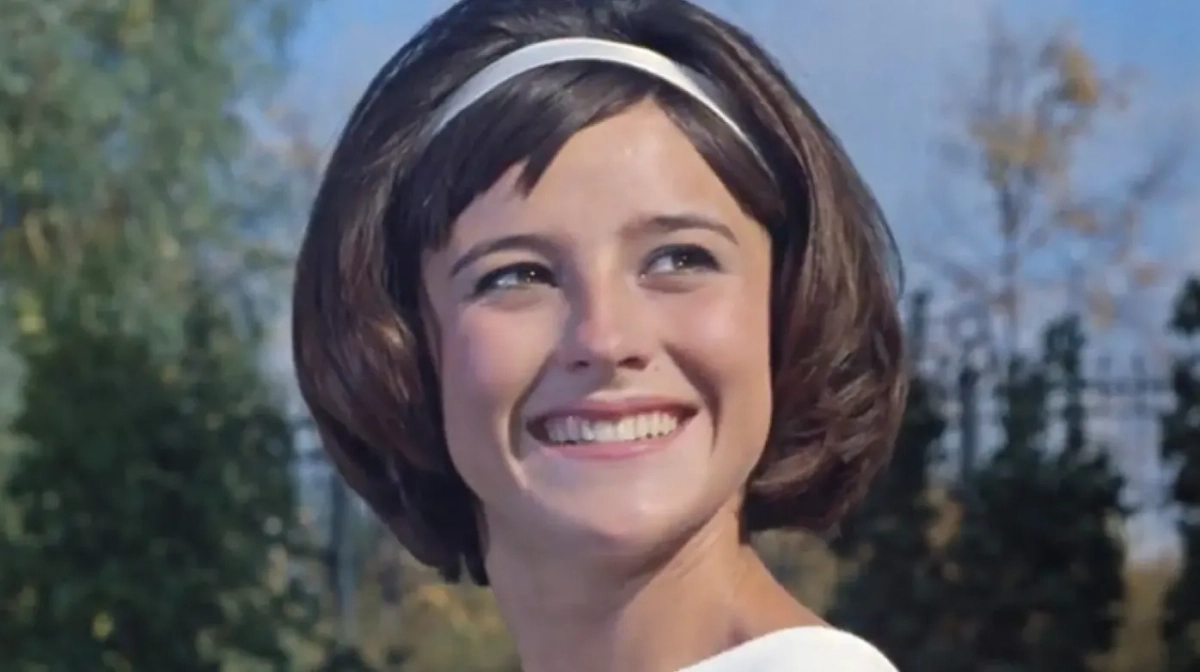 В период «оттепели» женские образы тоже изменились. Наивные активистки сменились на спортсменок-комсомолок. Фото © Кадр из фильма «Кавказская пленница, или Новые приключения Шурика», режиссёр Леонид Гайдай, сценарист Леонид Гайдай  / Kinopoisk