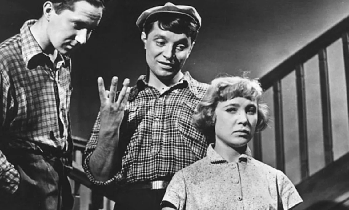 Архетип активистки был очень популярен как во время войны, так и в послевоенный период. Фото © Кадр из фильма «Неподдающиеся», режиссёр Юрий Чулюкин, сценарист Татьяна Сытина  / Kinopoisk