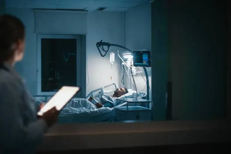 Больничная палата. Обложка © Shutterstock / FOTODOM / Gorodenkoff