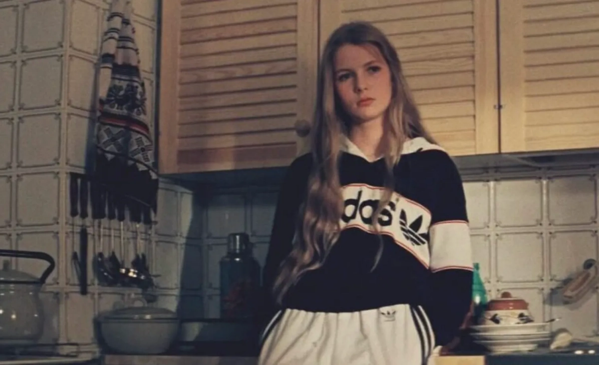 Началась перестройка, и все начали влезать в контркультуры и бороться. От панков до люберов — все любили бунтарок. Фото © Кадр из фильма «Курьер», режиссёр Карен Шахназаров, сценарист Александр Бородянский / Kinopoisk