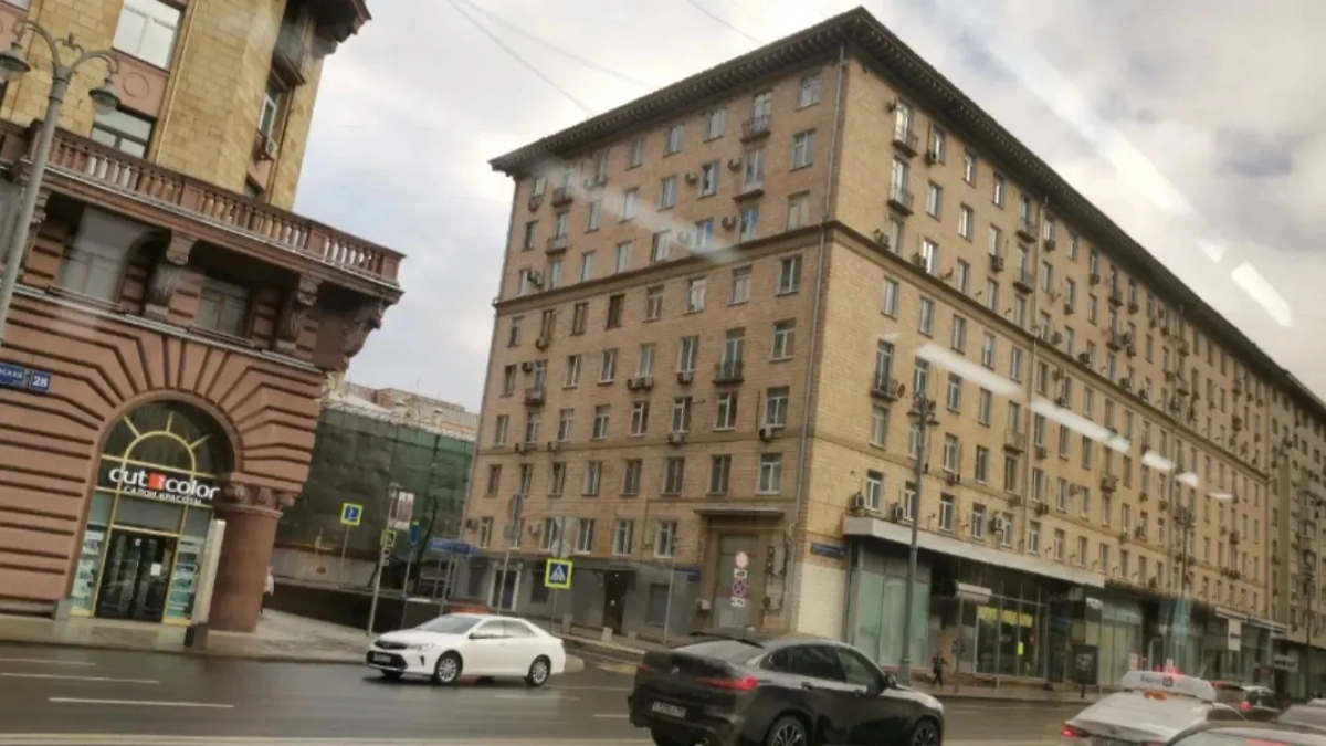 Сталинка, где живёт Сергей Зверев. Фото © 2gis