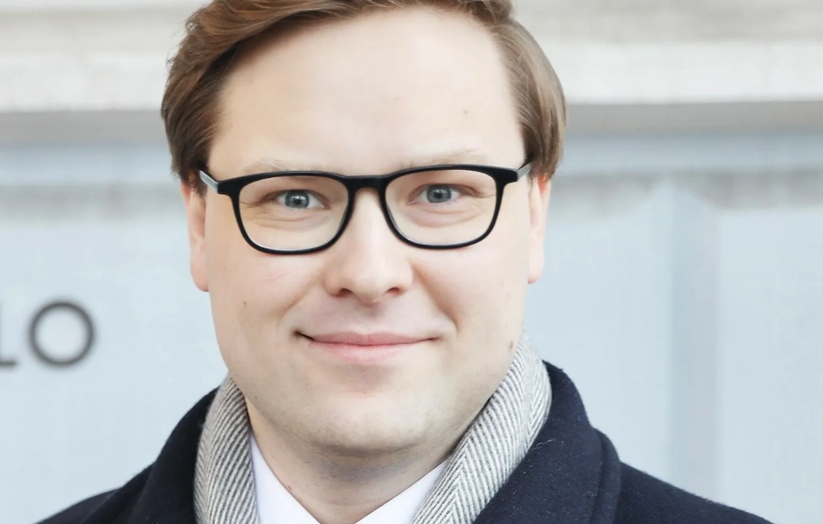 Даниэль Сазонов. Обложка © Wikipedia / Pekka Mustonen