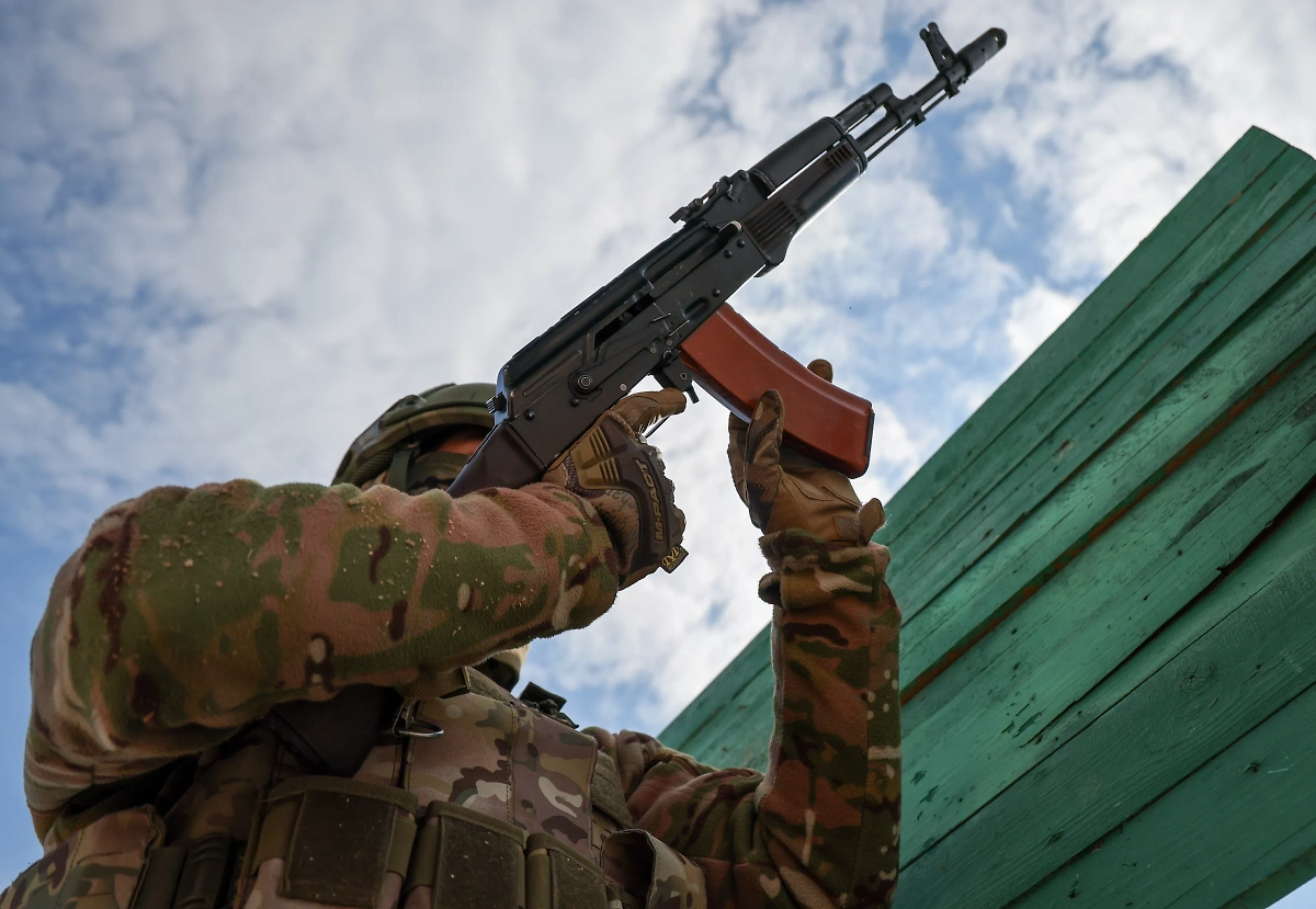 Боец РФ. Обложка © ТАСС / Алексей Коновалов