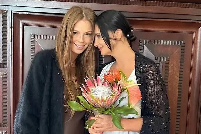 Екатерина и Анастасия Стриженовы. Обложка © Instagram (признан экстремистской организацией и запрещён на территории Российской Федерации) / strizhenovae