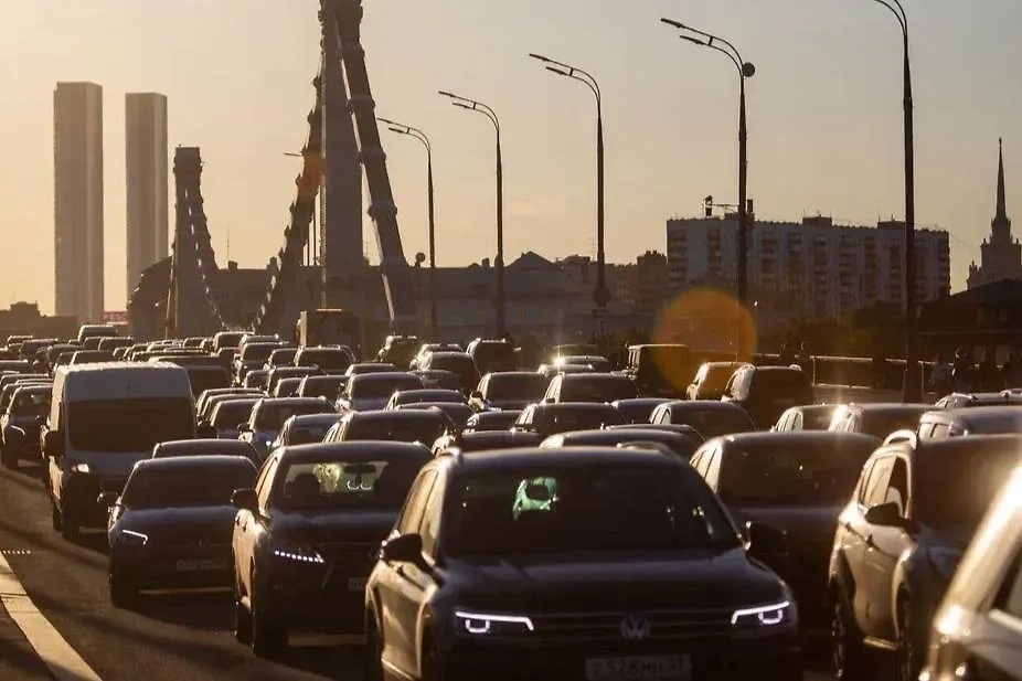 При покупке летних шин важно учитывать размер протектора. Обложка © Life.ru