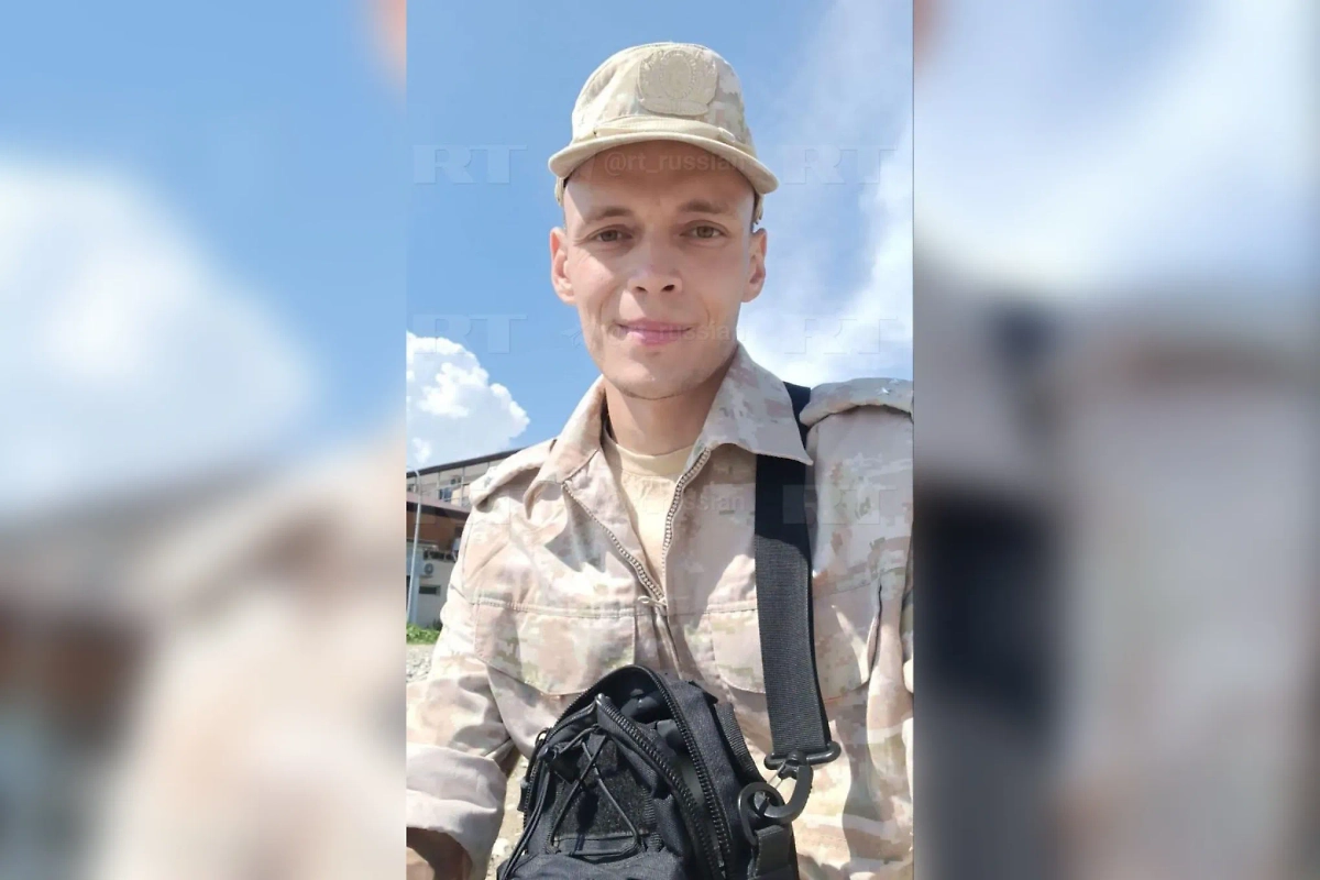 Боец ВС РФ с позывным «Хитман». Фото © Telegram / RT на русском