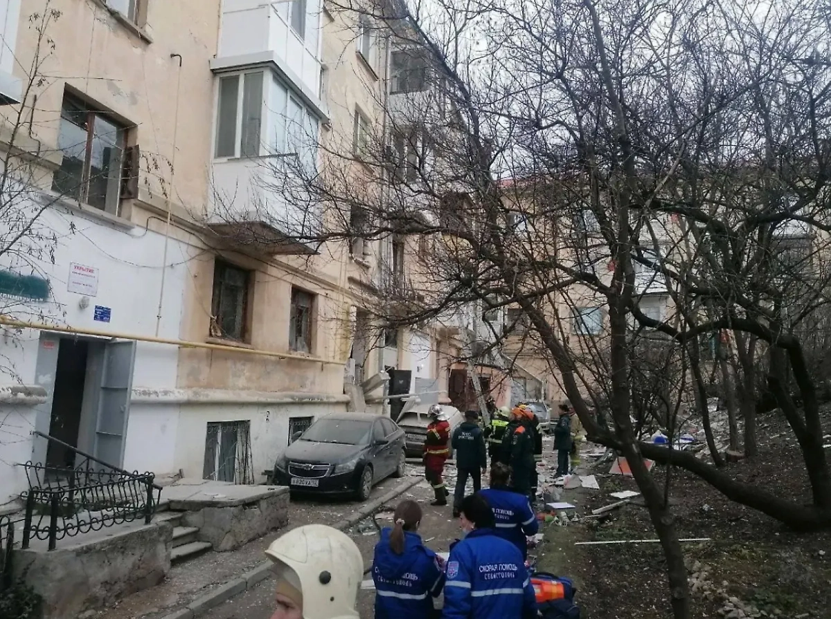 Место взрыва в Севастополе. Обложка © Telegram / razvozhaev