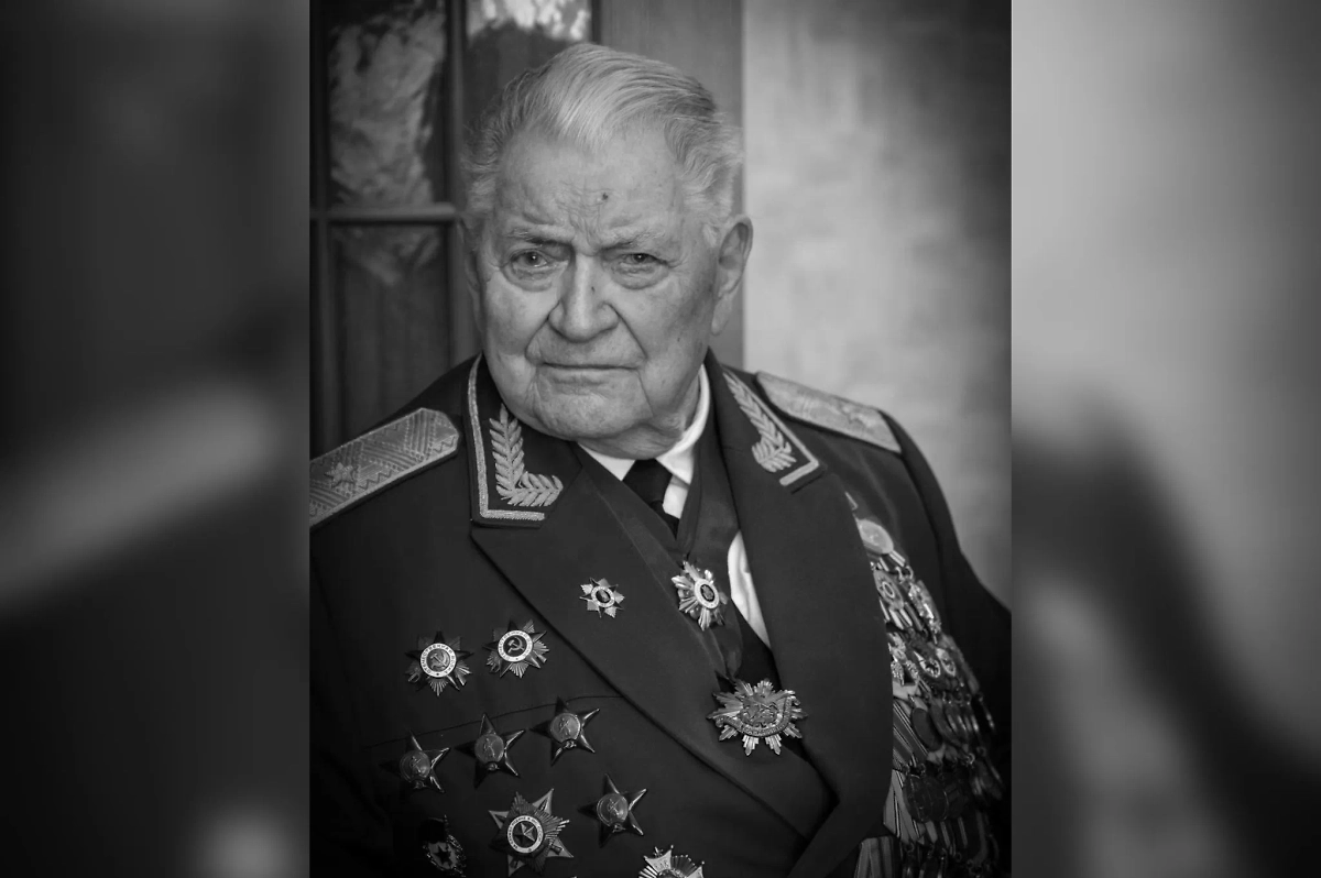 Глава городского совета ветеранов Великой Отечественной войны Иван Слухай. Обложка © Telegram / Мэр Москвы Сергей Собянин