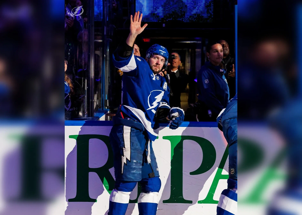 Никита Кучеров. Обложка © X / Tampa Bay Lightning