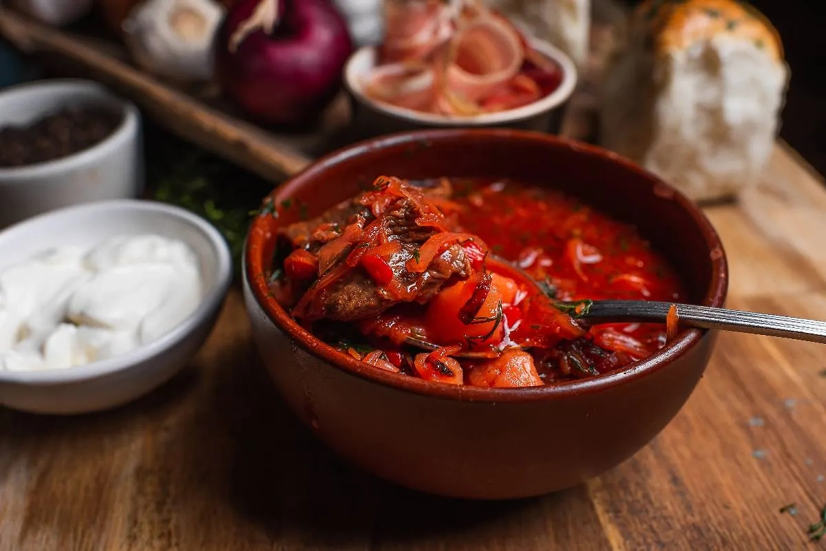 Борщ по-украински сочетает множество ингредиентов. Фото © Shutterstock / FOTODOM / Lightman David