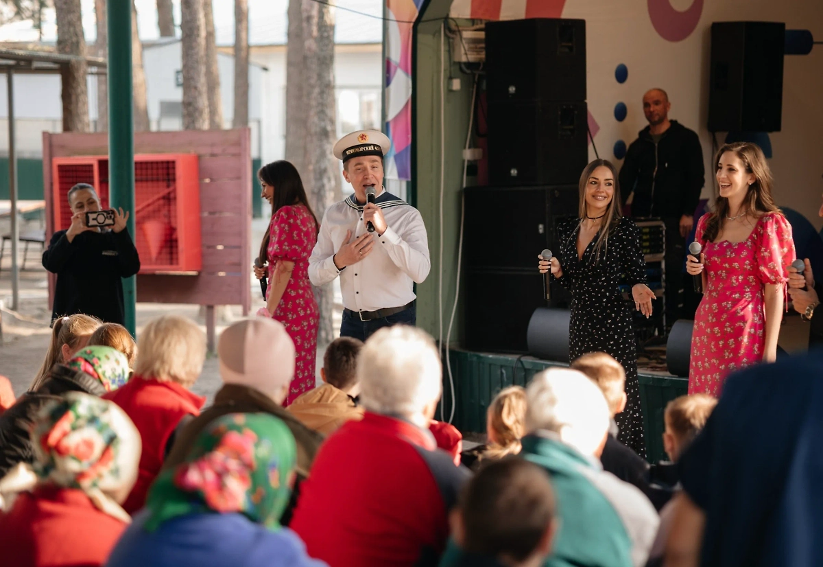 Благотворительные концерты в Курской области. Фото © Хор Турецкого