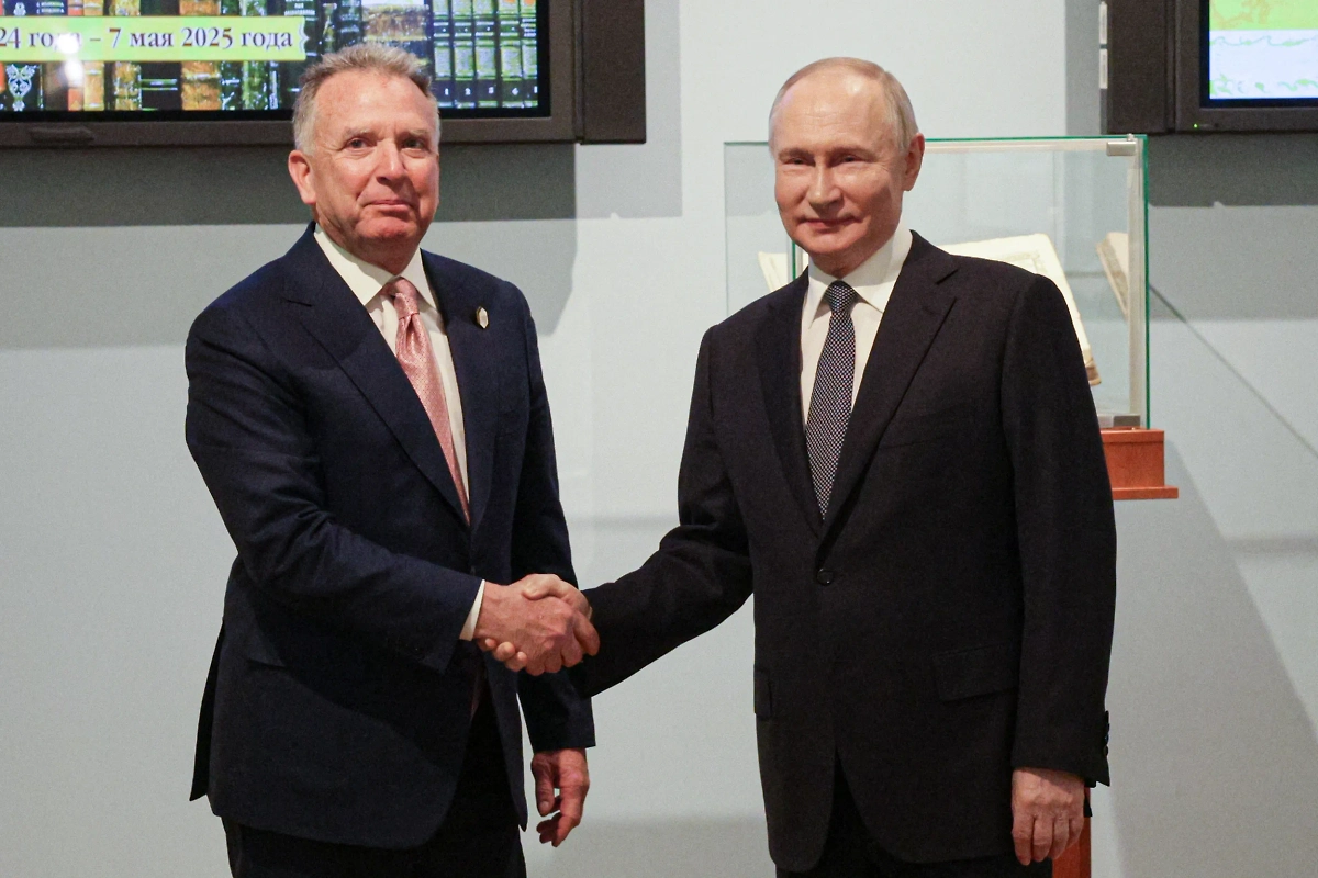 Стивен Уиткофф и президент России Владимир Путин. Обложка © ТАСС / пресс-служба президента РФ / Гавриил Григоров