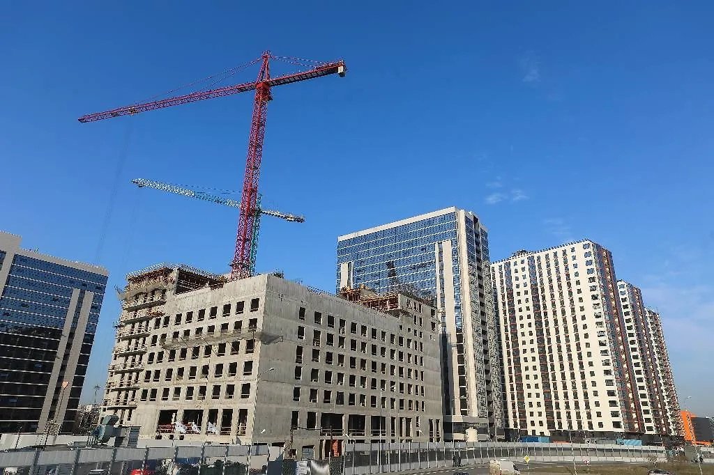 Предпосылок для долгосрочного снижения цен на новостройки сейчас нет. Фото © ТАСС / Роман Пименов