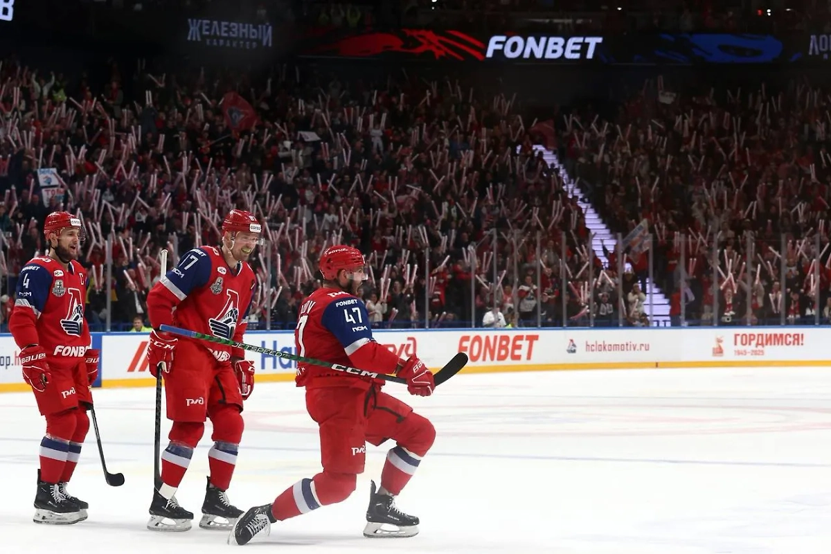 Игроки «Локомотива». Обложка © Telegram / Хоккейный клуб «Локомотив»