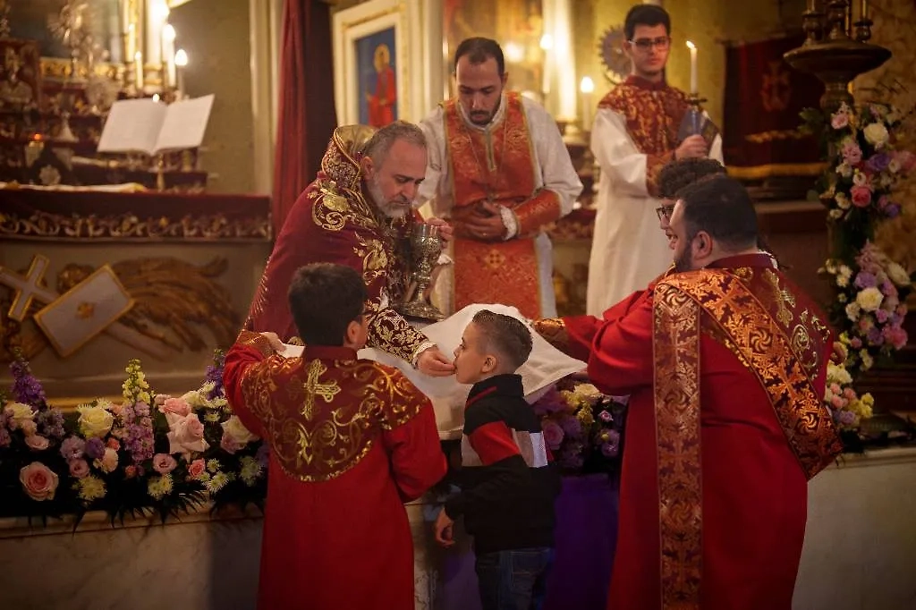 Армянская православная церковь отмечает Пасху с размахом, следуя тысячелетним традициям. 