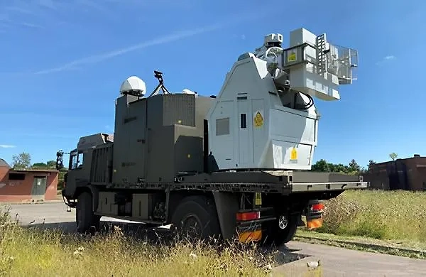 Демонстрационный образец оружия направленной радиочастотной энергии. Обложка © Правительство Великобритании