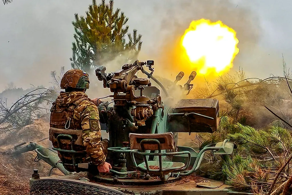 Армия России уничтожает позиции противника на Купянском направлении. Обложка © ТАСС / Алексей Коновалов