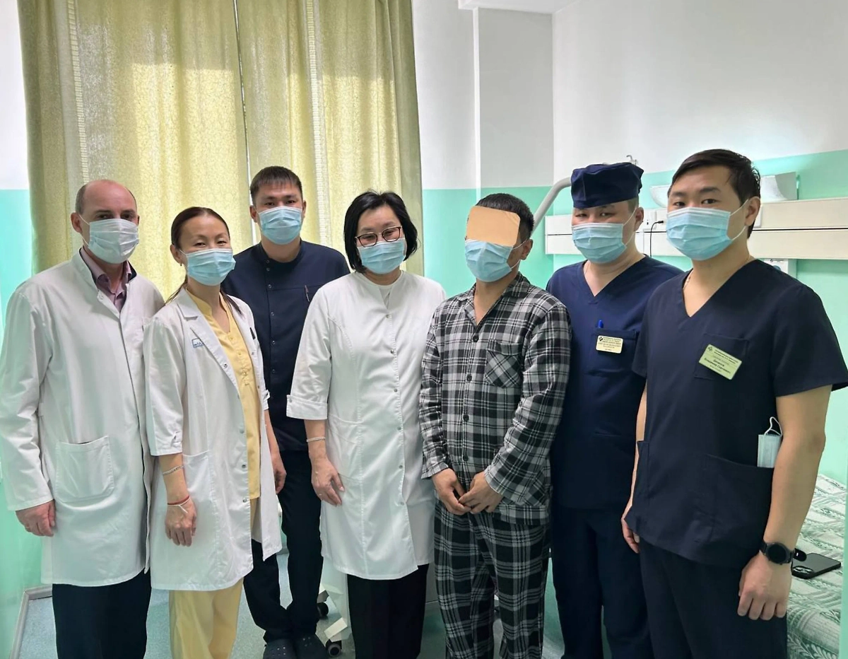 Мужчина вернулся в РФ из США для пересадки почки. Обложка © Telegram / Евгения Лудупова