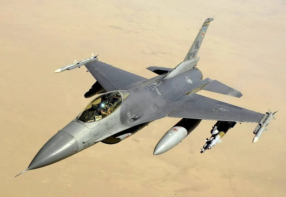 Самолёт F-16. Обложка © Wikipedia / Master Sgt. Andy Dunaway
