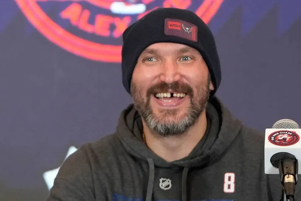 Александр Овечкин. Обложка © ТАСС / AP / Mark Schiefelbein