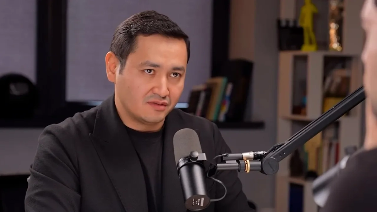 Фрагмент интервью. Фото © Instagram (признан экстремистской организацией и запрещён на территории Российской Федерации) / altmankiro, bakhromis