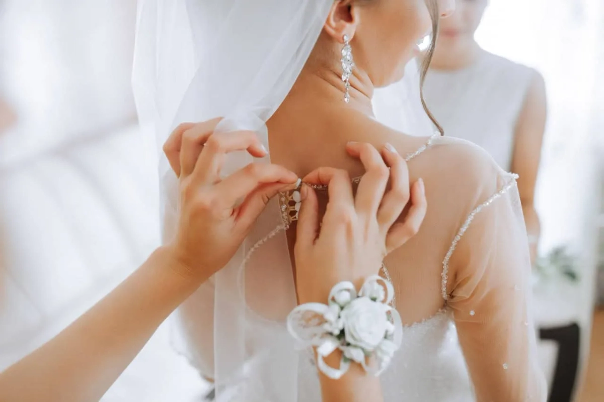 Невеста. Обложка © Shutterstock / FOTODOM / DocPhotos