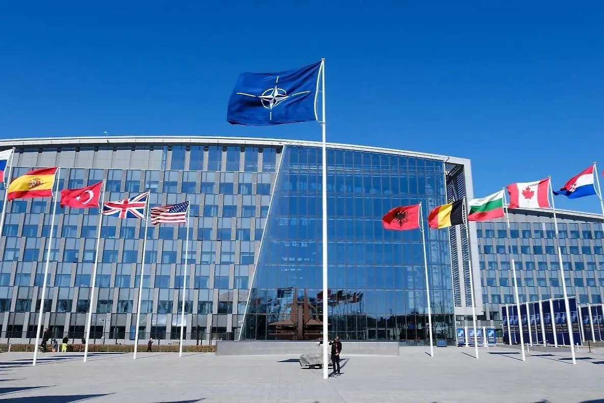 Флаг НАТО. Обложка © Shutterstock / FOTODOM / Alexandros Michailidis