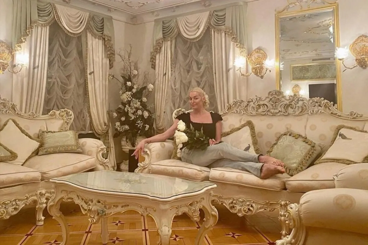 Анастасия Волочкова. Обложка © Instagram (признан экстремистской организацией и запрещён на территории Российской Федерации) / volochkova_art