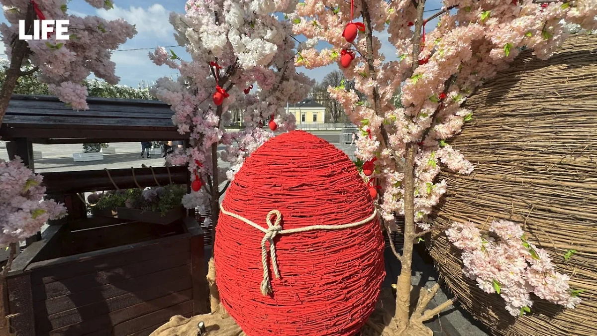 Подготовка к празднованию Пасхи в Москве. Фото © Life.ru