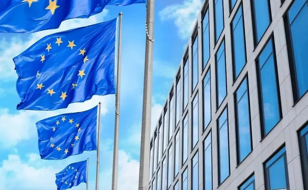 Флаги ЕС. Обложка © Shutterstock / FOTODOM / New Africa