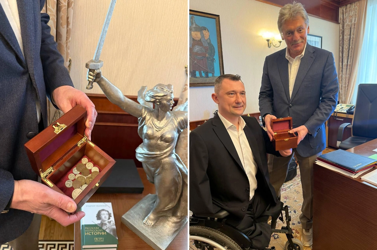 Песков передаёт паралимпийцу Талаю монеты Путина. Фото © Telegram / 80 лет Великой Победе