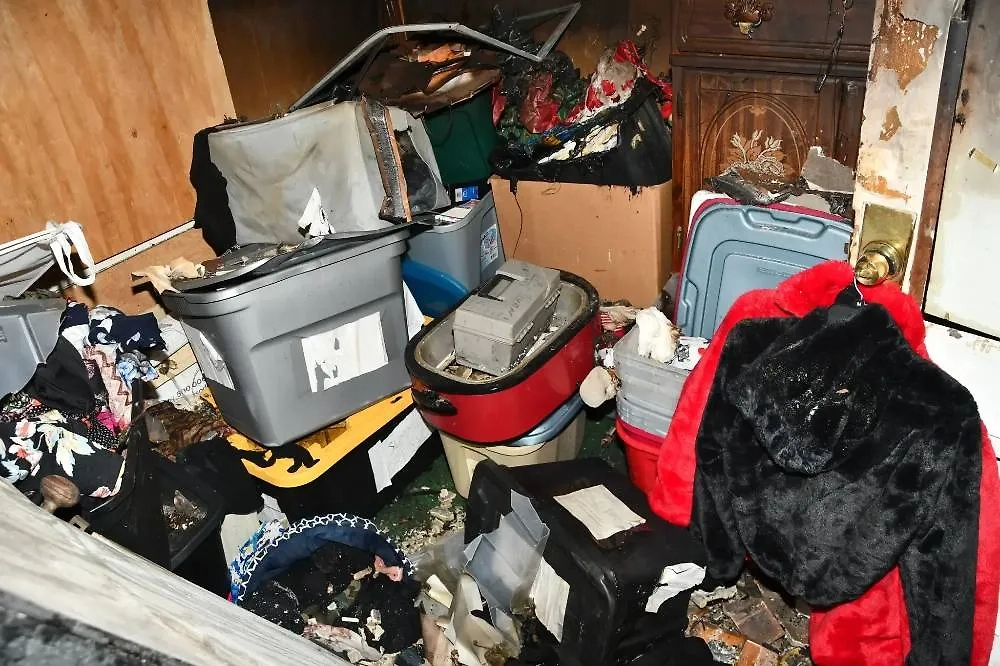 Фото из дома в США, в котором мачеха держала взаперти пасынка более 20 лет. Фото © Полиция Уотербери