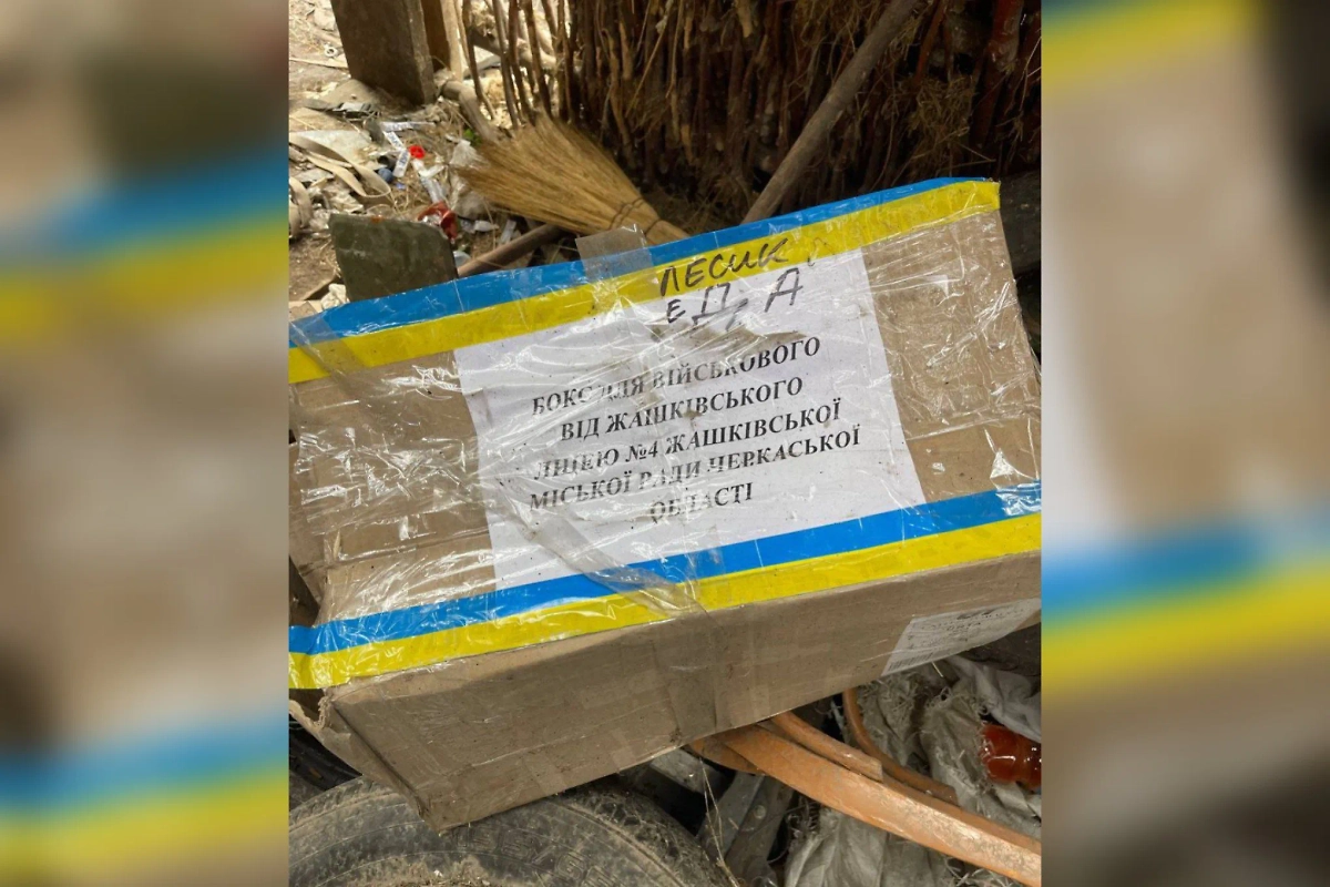 Коробка с письмами украинских детей. Фото © Telegram / Дневник Мракоборцев | Z🇷🇺 (Группа Аида СпН "Ахмат" МО РФ/друзья/тыл)