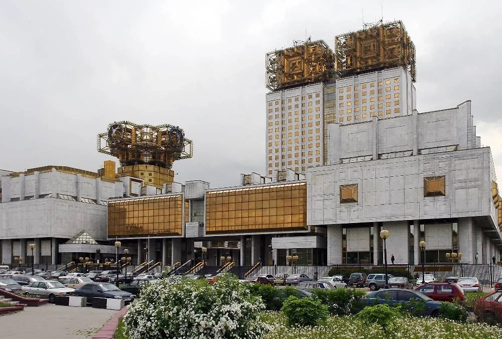 «Золотые мозги»: почему здание РАН пугает москвичей. Фото © ТАСС / Кубединов 