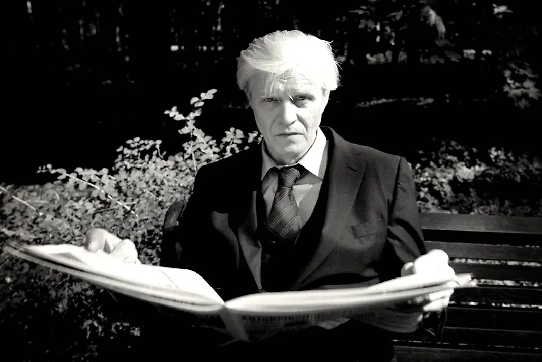 Рашид Тугушев в сериале «Безопасность» (2014), режиссёры Никита Высоцкий и Илья Лебедев. Обложка © Кино-театр.ру