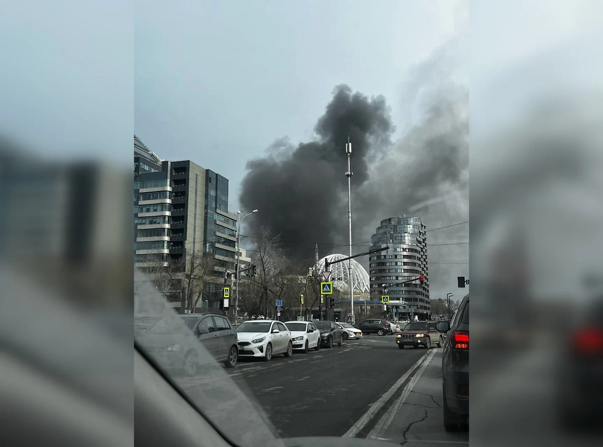 Пожар в торговом центре «Гринвич» в Екатеринбурге. Обложка © Telegram / SHOT