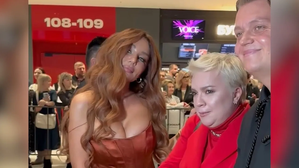 Первое публичное мероприятие Анны Седоковой после смерти Яниса Тиммы. Видео © Telegram / «Алёна, Блин!»