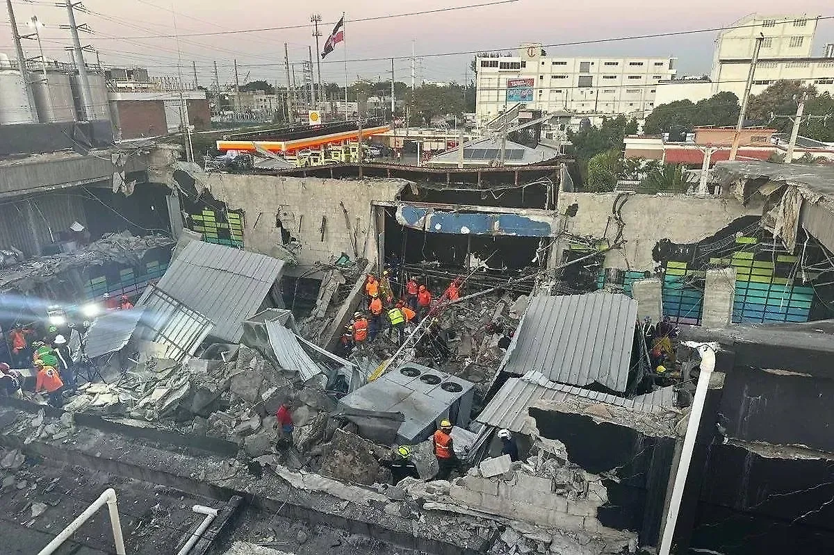 Обрушение крыши клуба. Обложка © X / Periodistassinfronteras