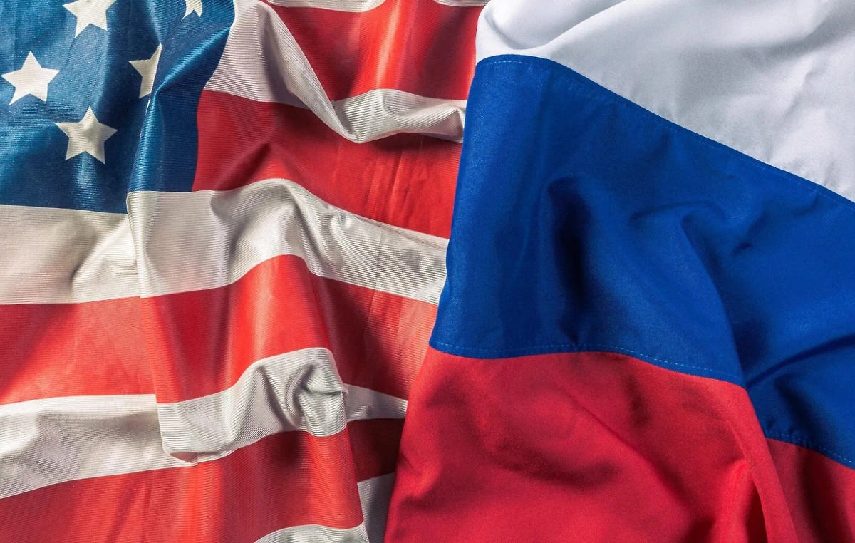 Встреча РФ и США проходит в Стамбуле. Обложка © freepik / fabrikasimf