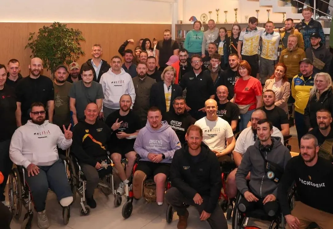 Принц Гарри посетил львовскую клинику для раненых солдат ВСУ. Обложка © Х / HARRY AND MEGHAN