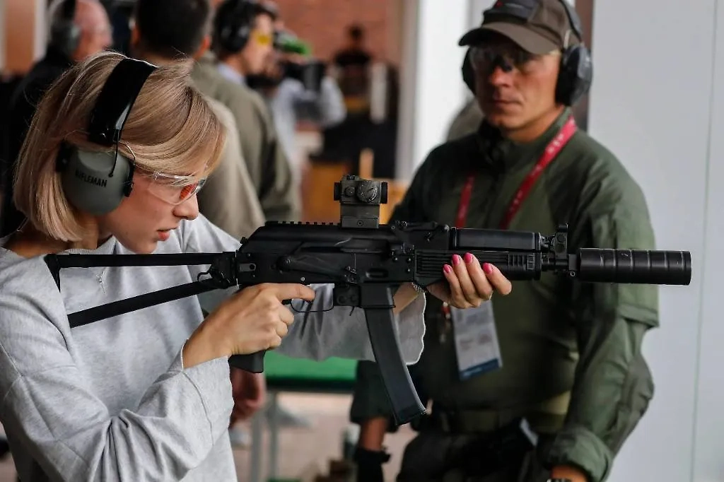 Пистолет-пулемёт Калашникова был красивым, а также функциональным. Фото © ТАСС / EPA / SERGEI ILNITSKY