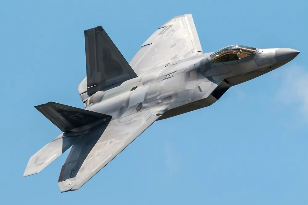 Американский F-22 Raptor. Фото © Shutterstock / FOTODOM / BlueBarronPhoto